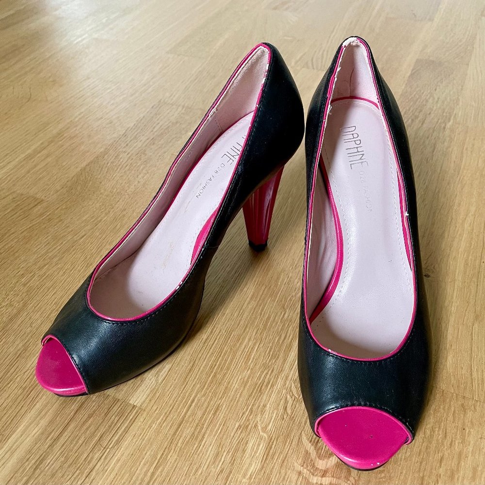 Black/Magenta Pink Peep-Toe Pumps